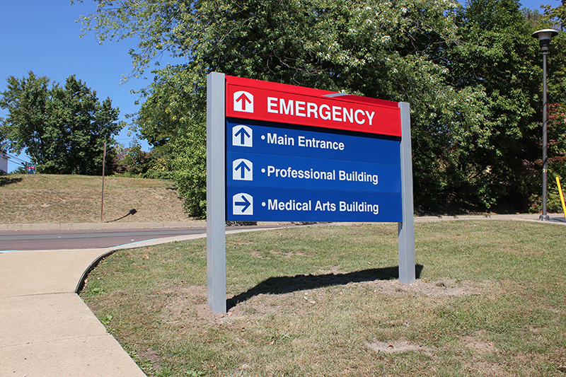 exterior hospital wayfinding facilty signage 3